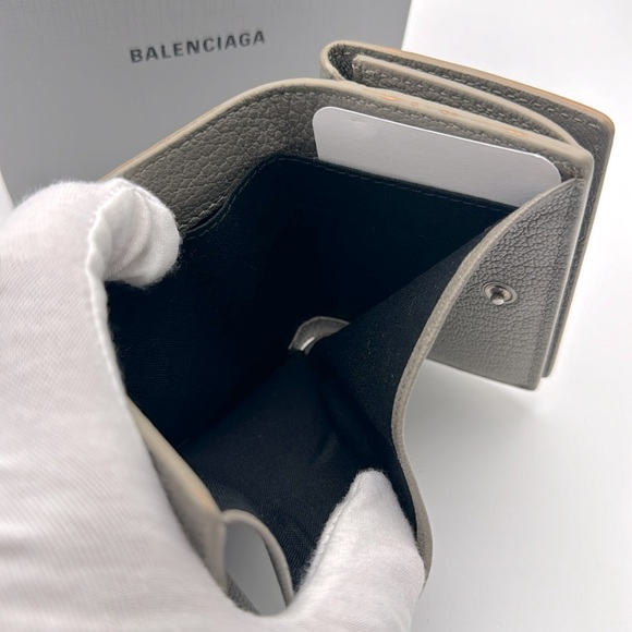 BALENCIAGA Neo classic Mini Wallet in Gray Grained Calfskin - Picture 14 of 15